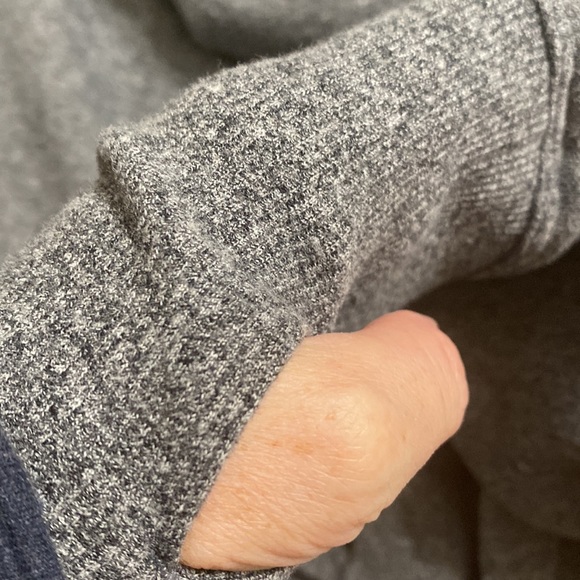 Calvin Klein Sweatshirt - Picture 5 of 6